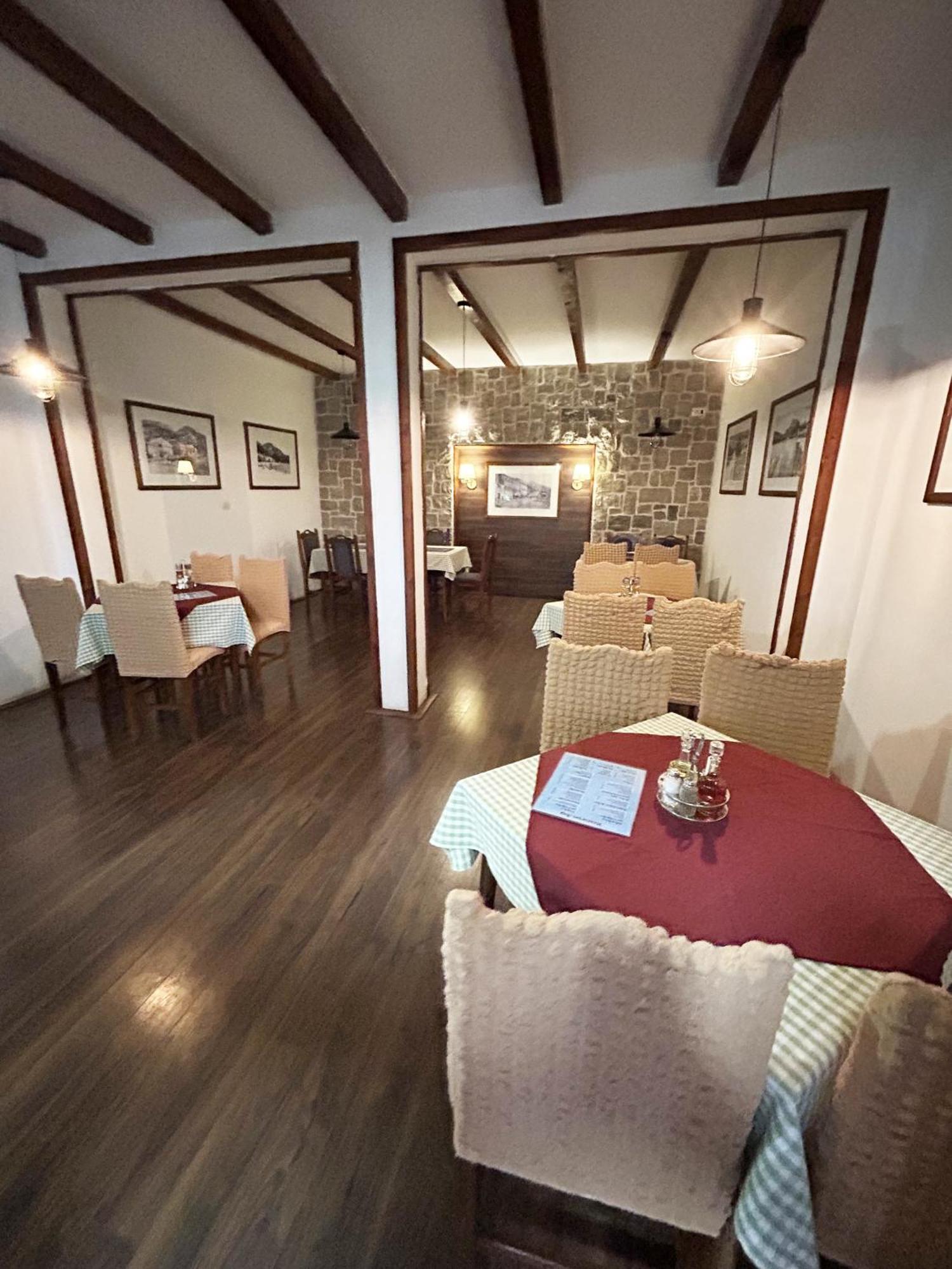 Restaurant & Apartments Jug ストモレ エクステリア 写真